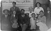 photo_gibson_nathan_family.GIF (14822 bytes)